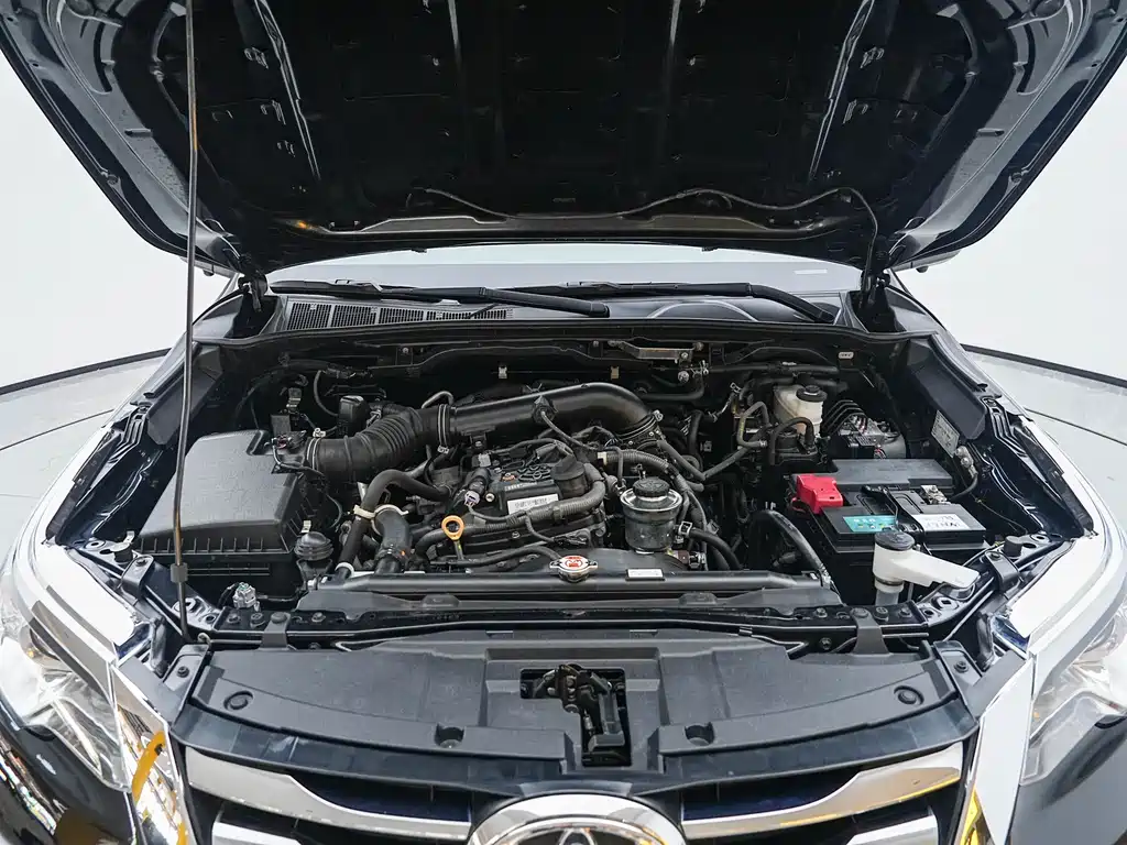 Toyota Fortuner — миниатюра 17