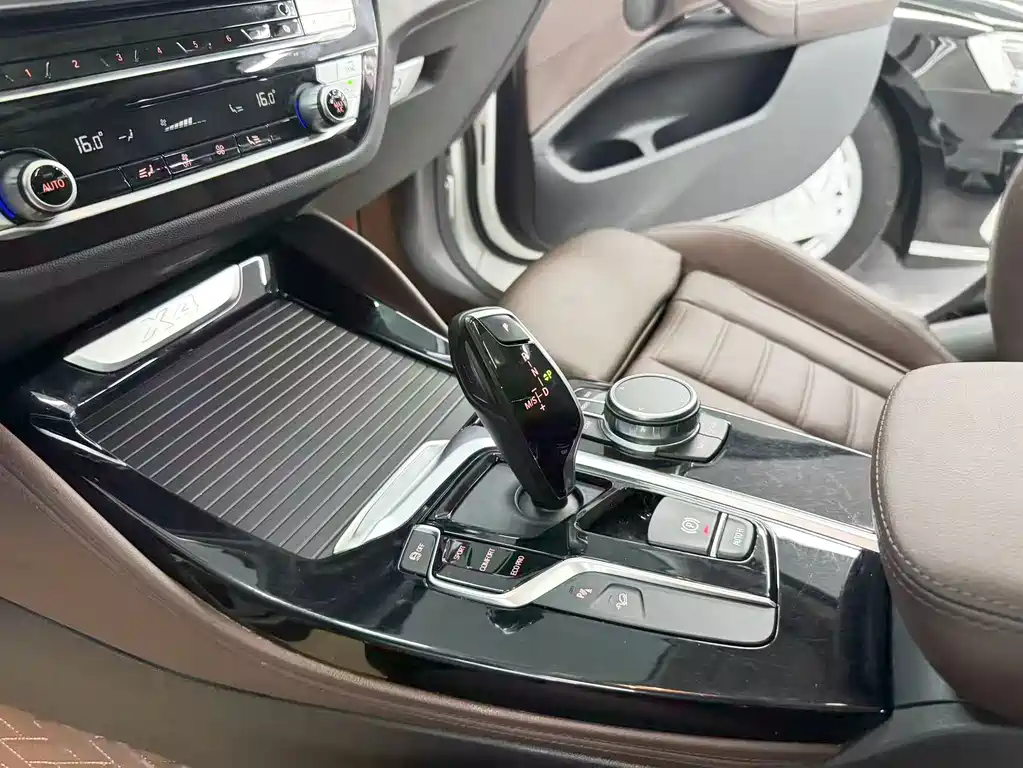 BMW X4 — миниатюра 11