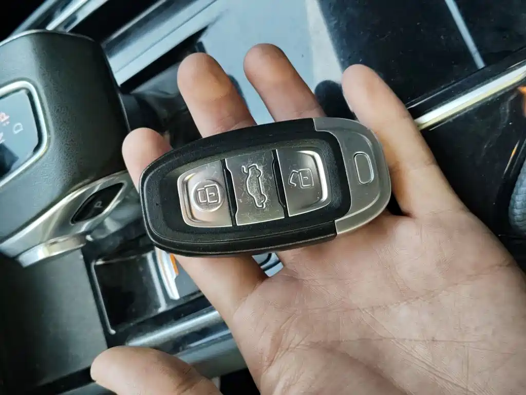 Hongqi Hongqi E-QM5 — миниатюра 12