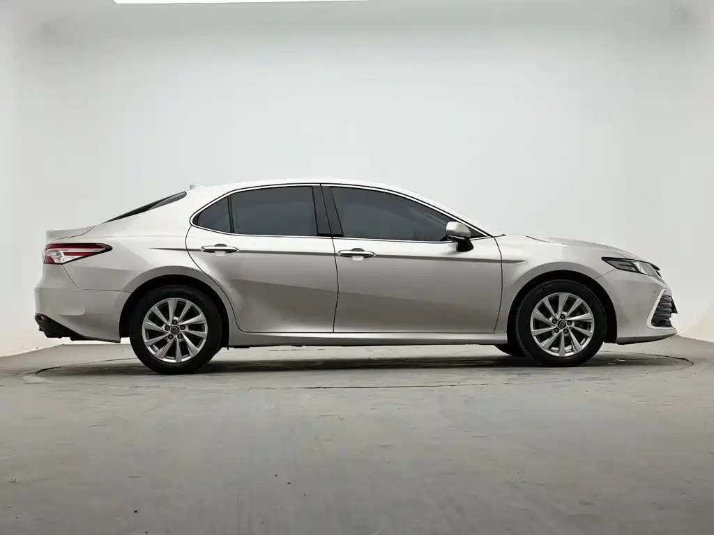 Toyota Camry — миниатюра 6