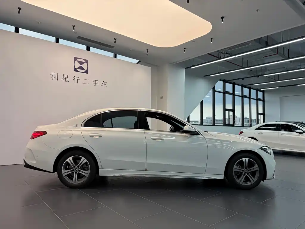 Mercedes-Benz C-Class — миниатюра 4