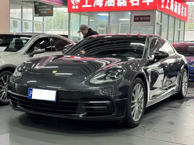 PORSCHE PANAMERA