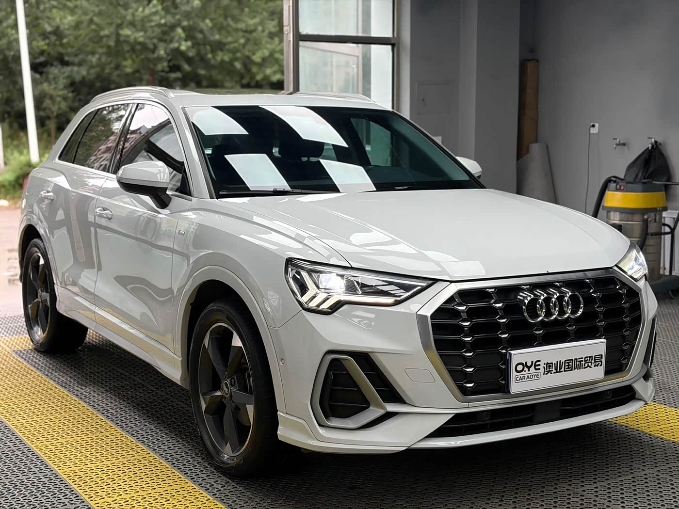 Audi Q3 1.4 л 2022 г. Белый, пробег 48900 км