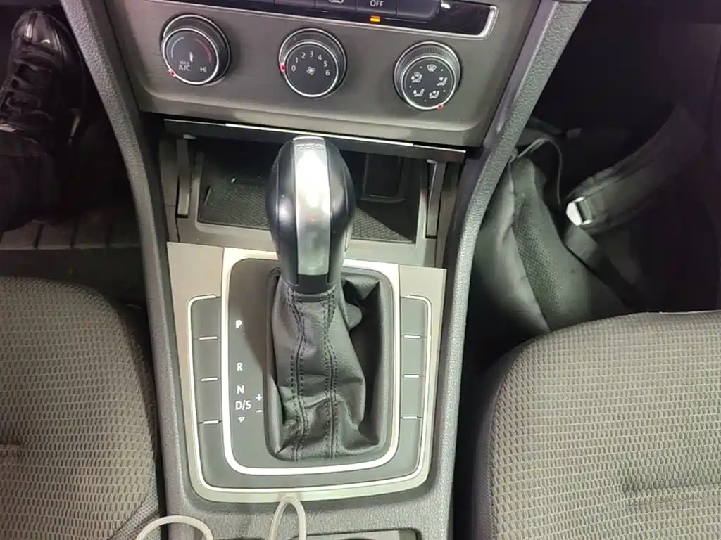 Volkswagen Golf — миниатюра 14