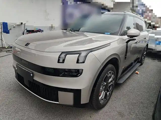 2025 Lynk & Co 900