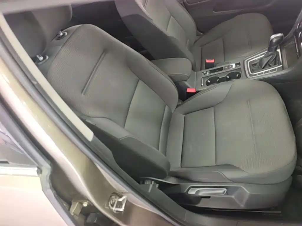 Volkswagen Golf — миниатюра 25