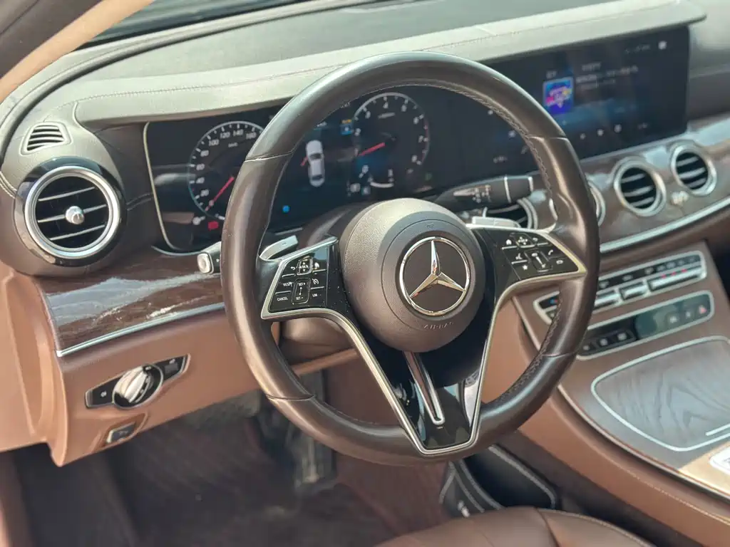 Mercedes-Benz E-Class — миниатюра 6