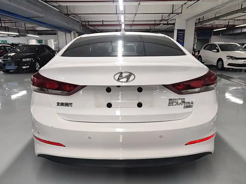 Hyundai Elantra — миниатюра 6