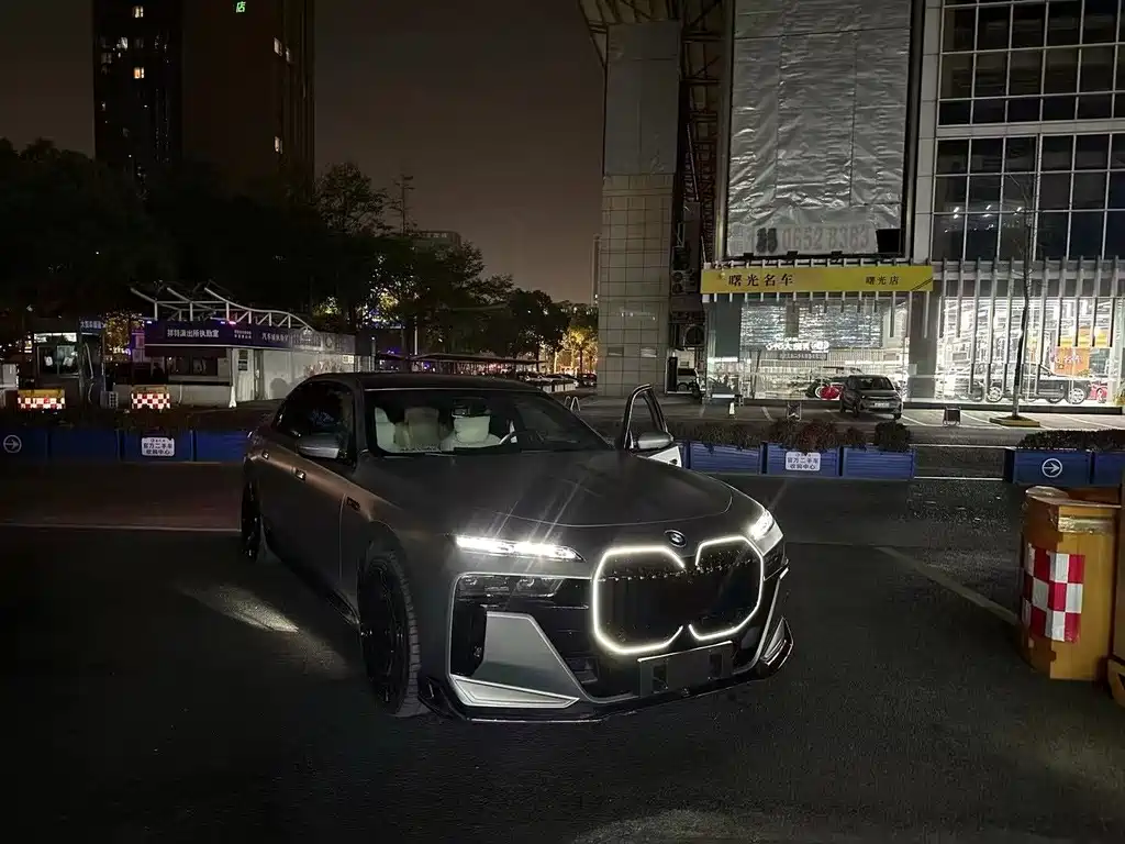 BMW I7