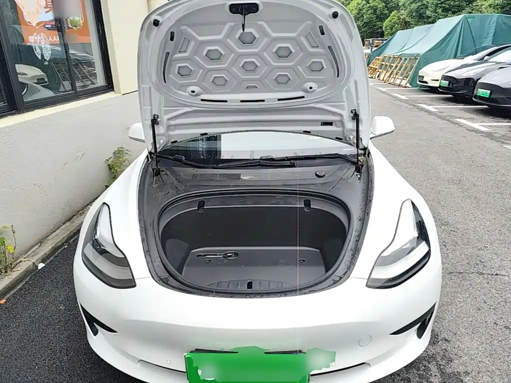 Tesla Model 3 — миниатюра 16