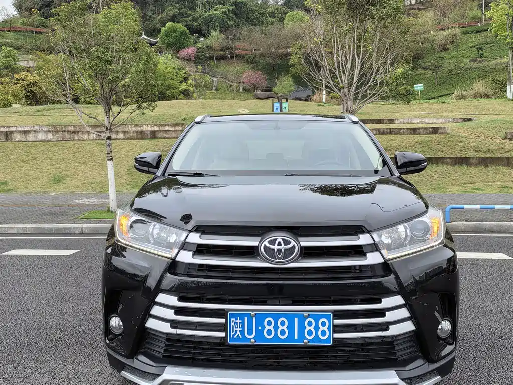 TOYOTA HIGHLANDER