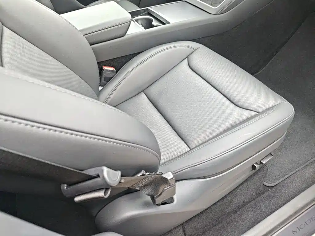 Tesla Model Y — миниатюра 25