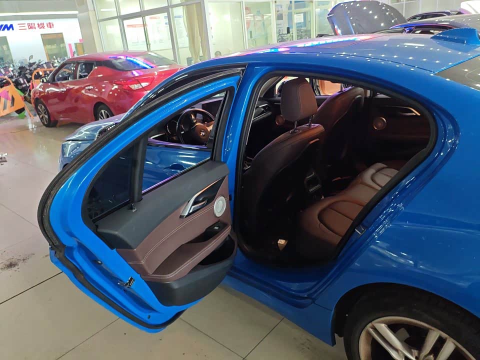 BMW 1 Series 1.5 л 2022 г. Голубой, пробег 48000 км