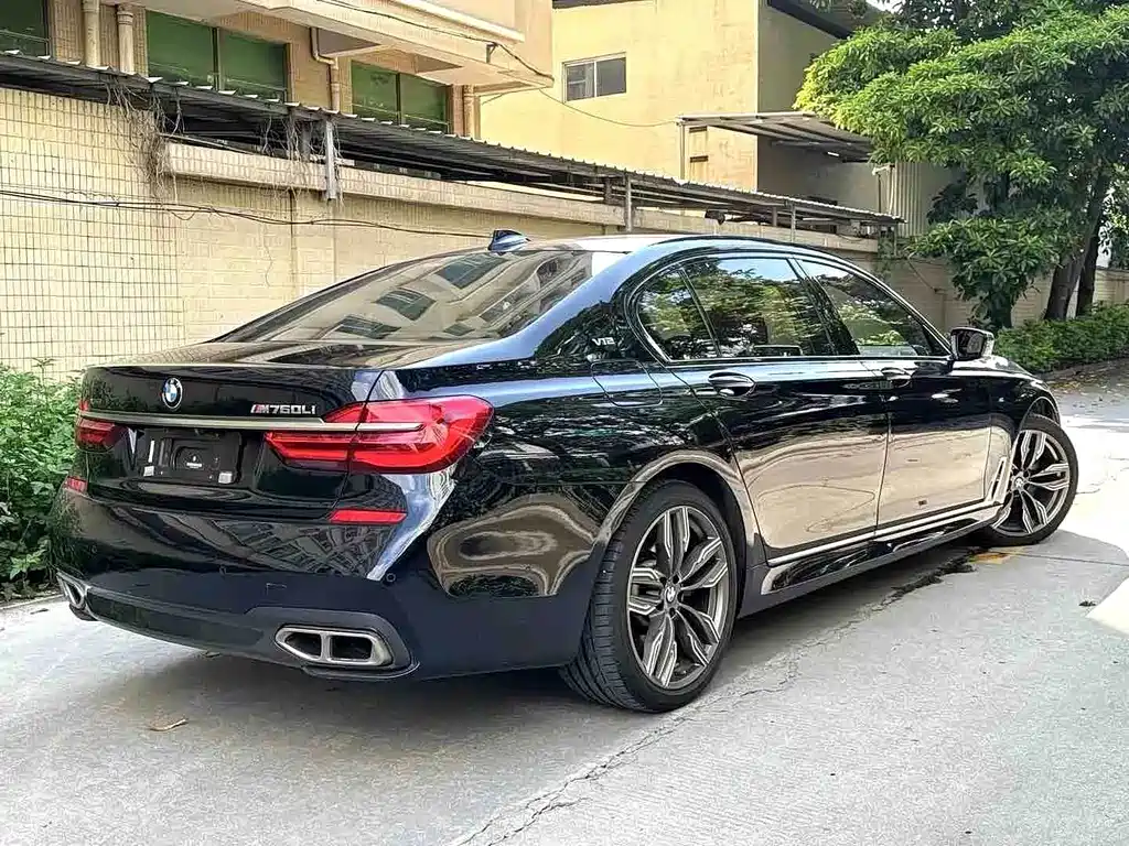 BMW 7 Series — миниатюра 3