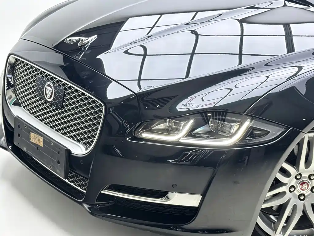 Jaguar XJ — миниатюра 6