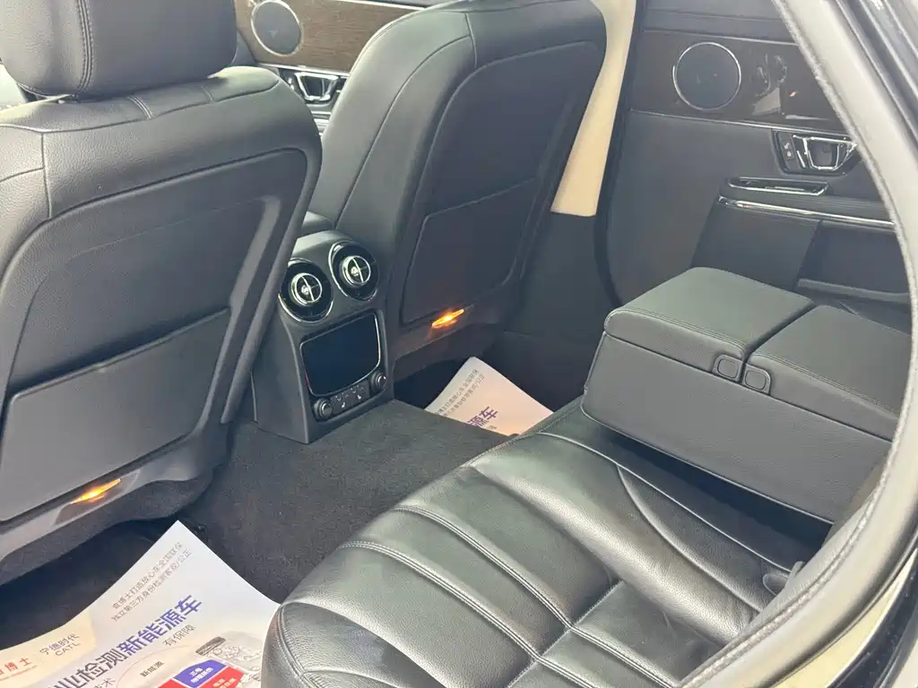 Jaguar XJ — миниатюра 16