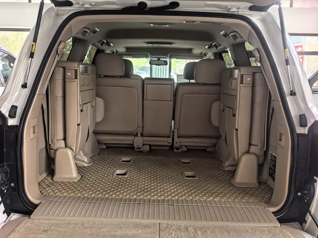 Toyota Land Cruiser 2012 4.6L AT VX-R