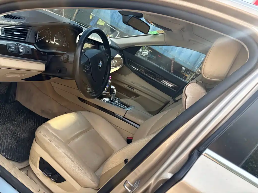 BMW 7 Series — миниатюра 4