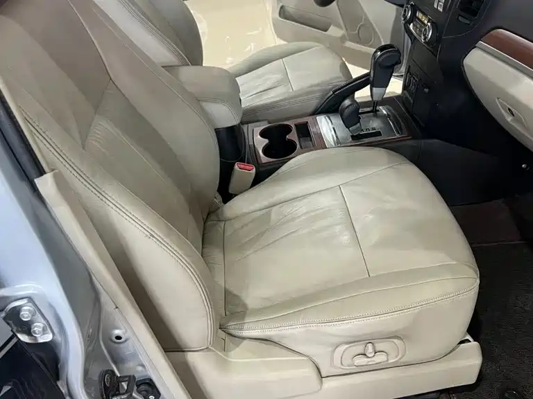 Mitsubishi Pajero (Import) — миниатюра 20