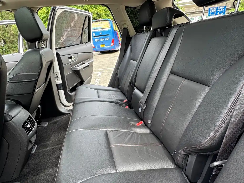 Ford Edge (Import) — миниатюра 9