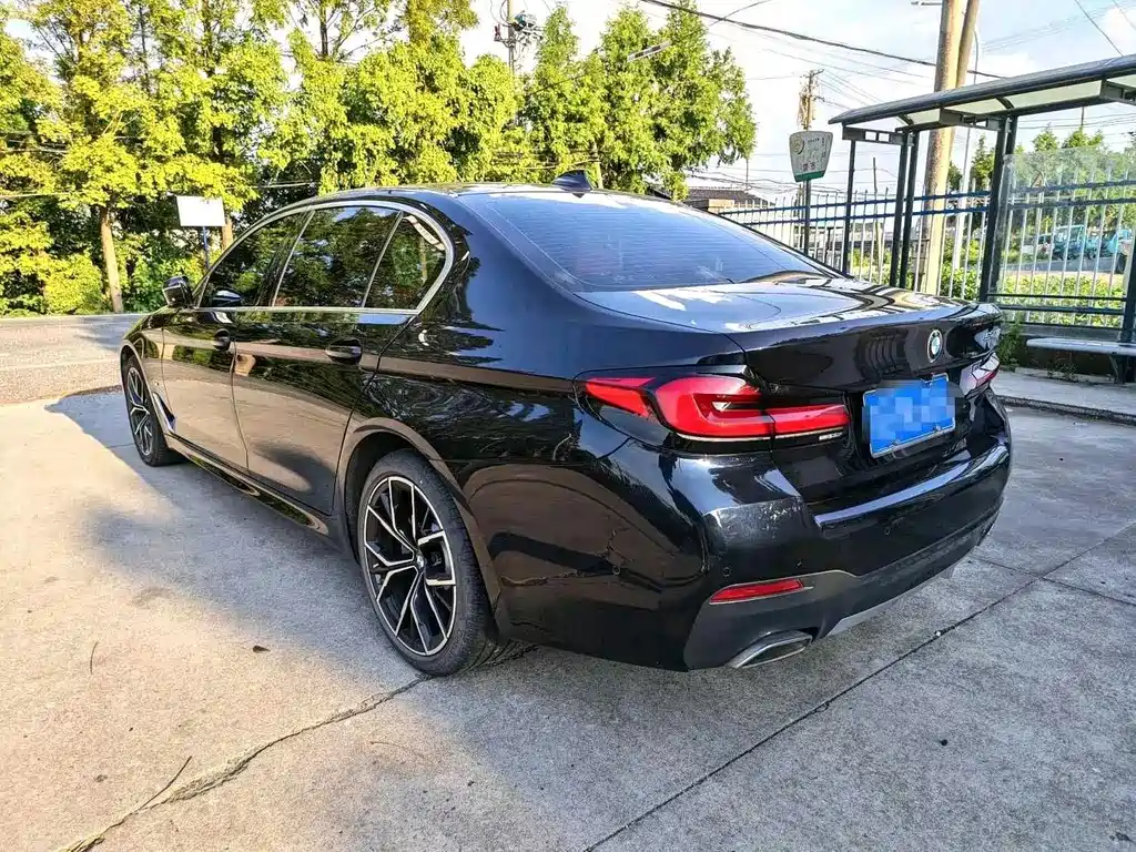 BMW 5 Series — миниатюра 2