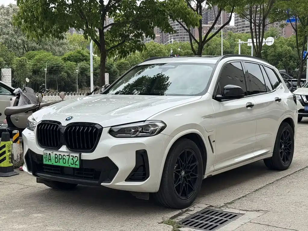 BMW iX3 2023