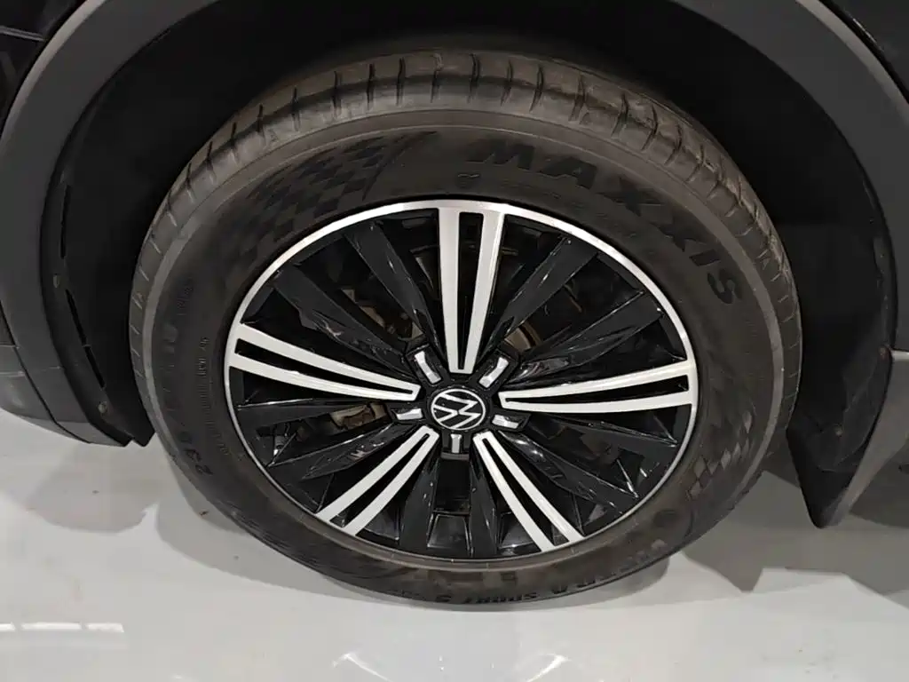 Volkswagen Tiguan L — миниатюра 23