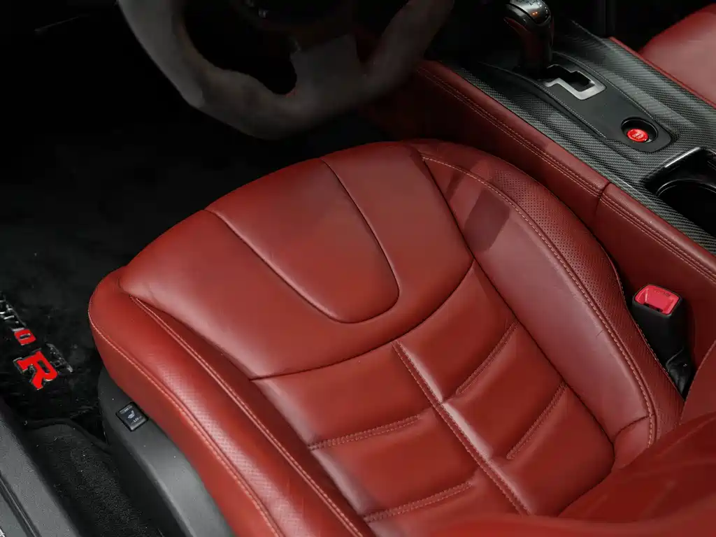 Nissan GT-R — миниатюра 7