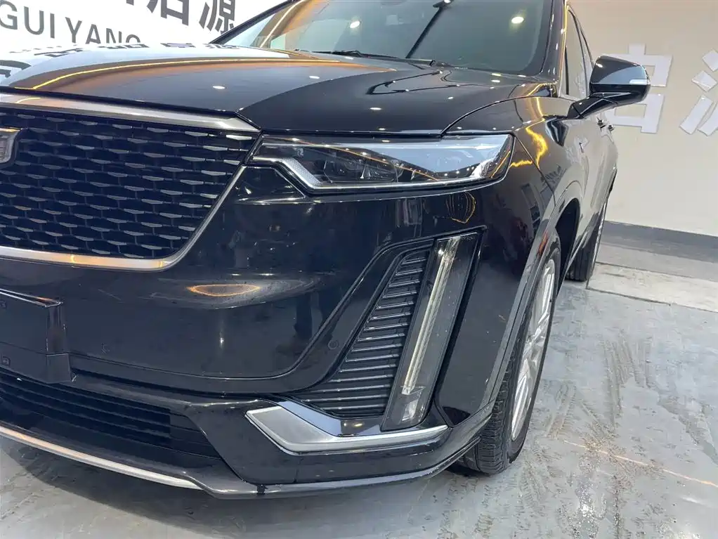 CADILLAC XT6