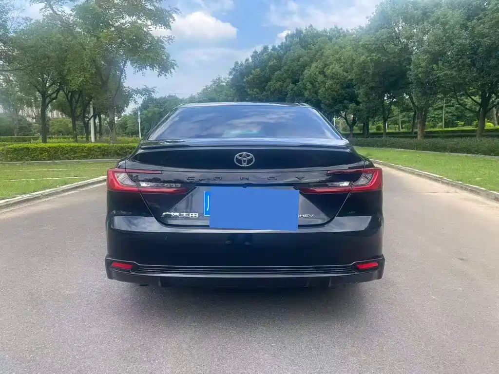 Toyota Camry — миниатюра 8