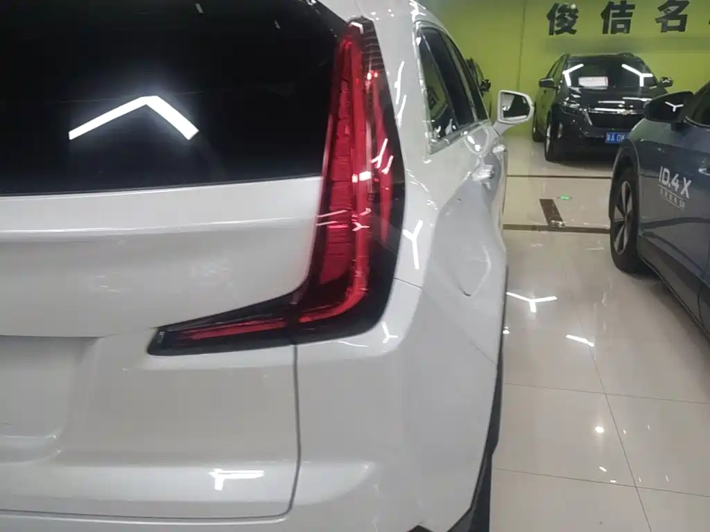 Cadillac XT4 — миниатюра 8