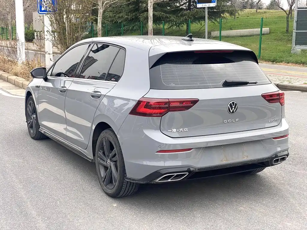 VOLKSWAGEN GOLF