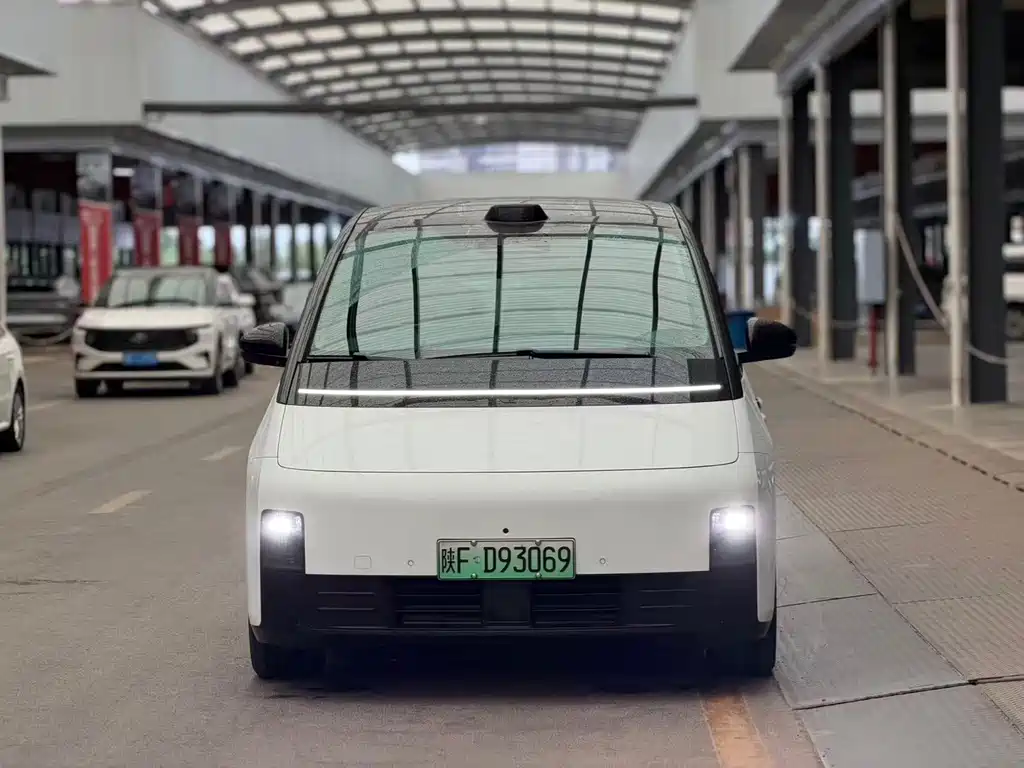 Li Auto Li MEGA — миниатюра 2