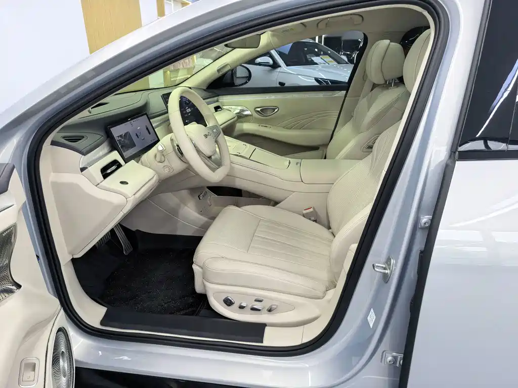 BYD 海豹08 — миниатюра 4