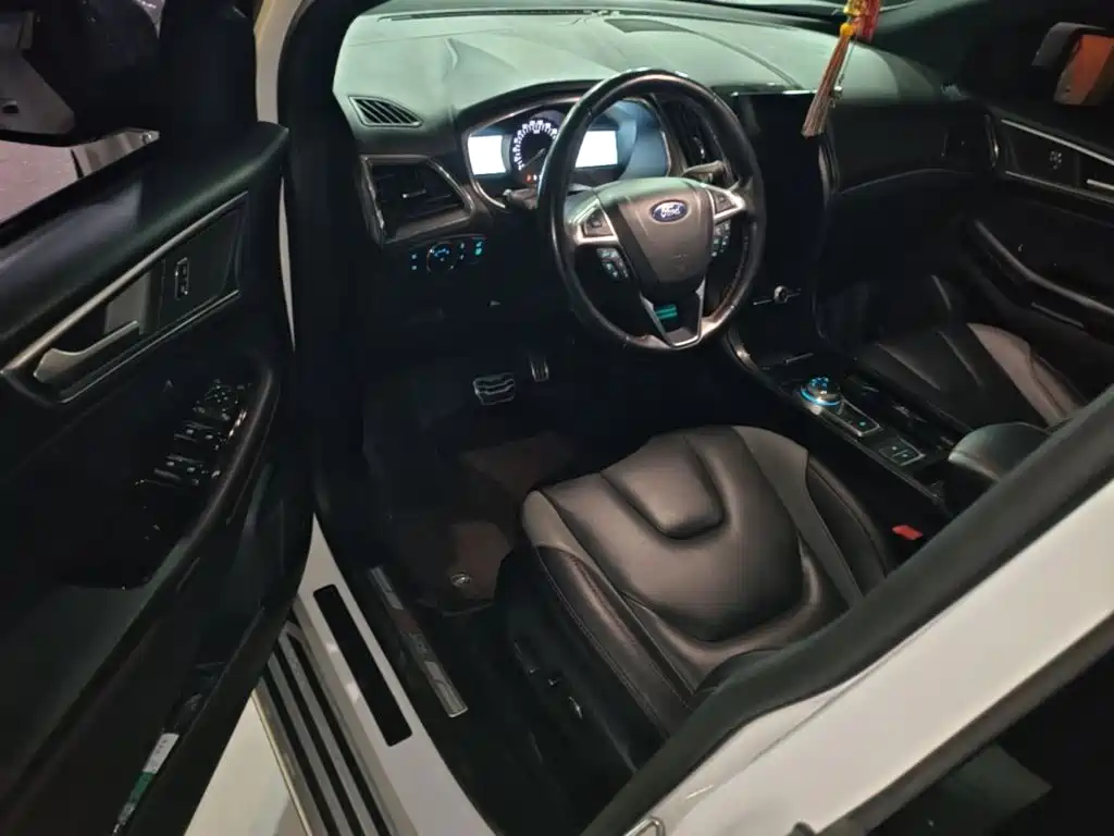 Ford Edge — миниатюра 16