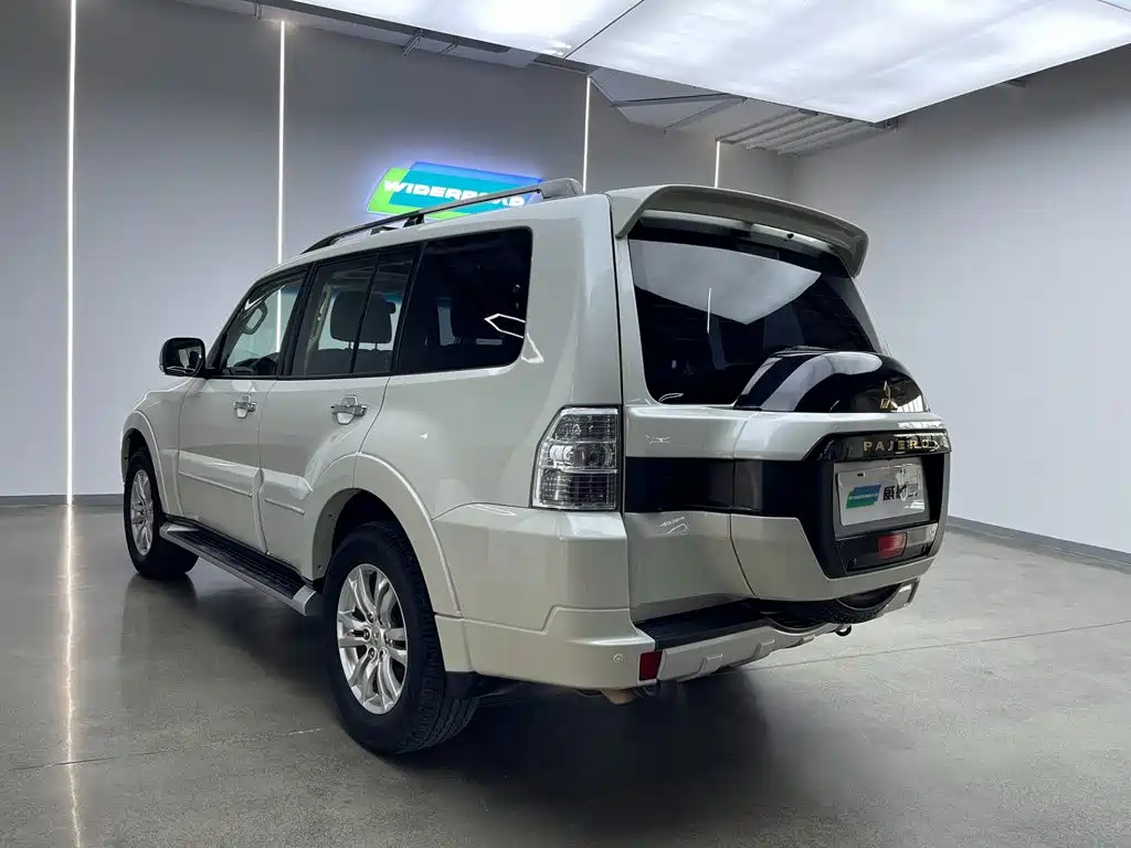 Mitsubishi Pajero (Import) — миниатюра 4
