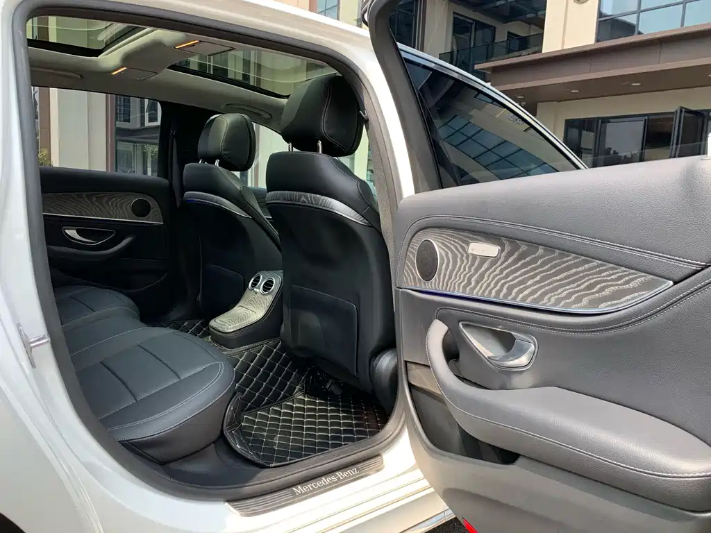Mercedes-Benz E-Class — миниатюра 16