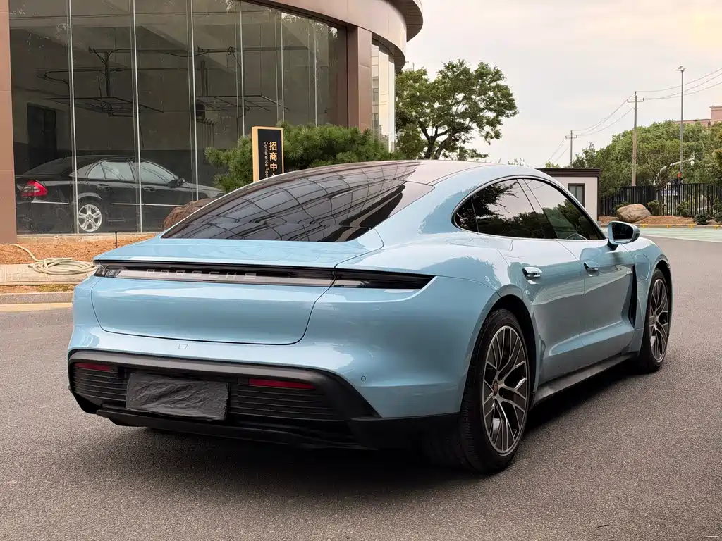 Porsche Taycan — миниатюра 16