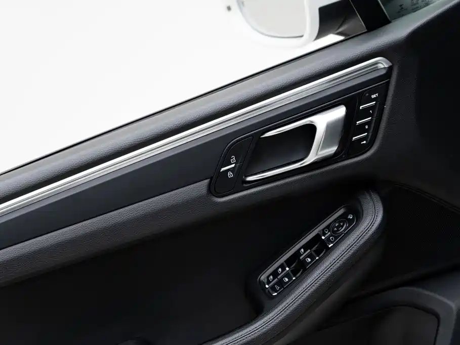 Porsche Macan — миниатюра 15
