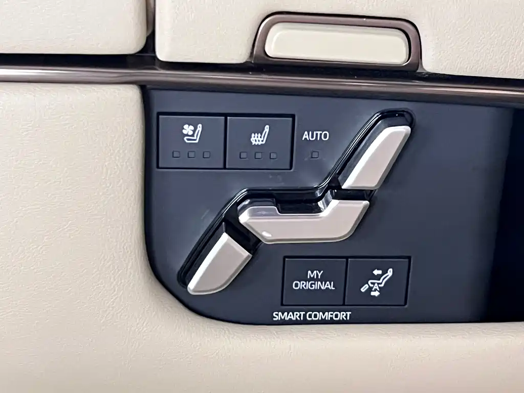 Toyota Alphard — миниатюра 28