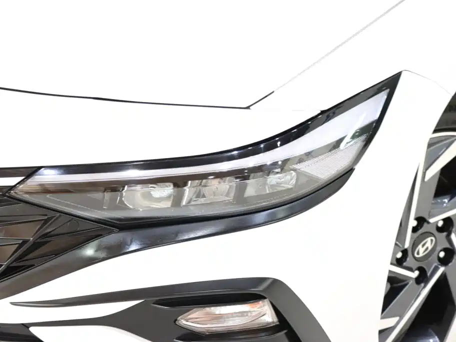 Hyundai Elantra — миниатюра 7