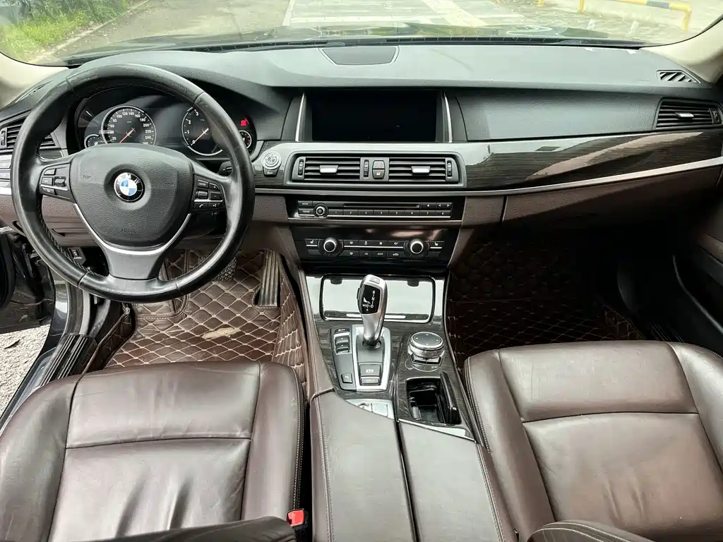 BMW 5 Series — миниатюра 7