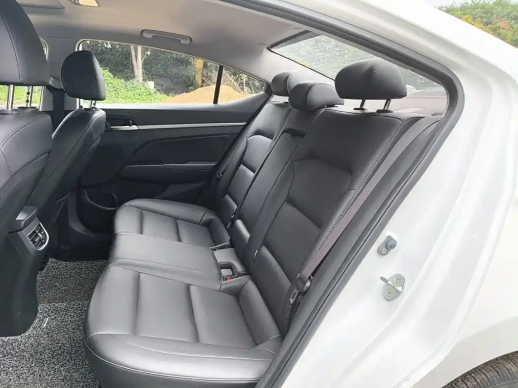 Hyundai Elantra — миниатюра 17