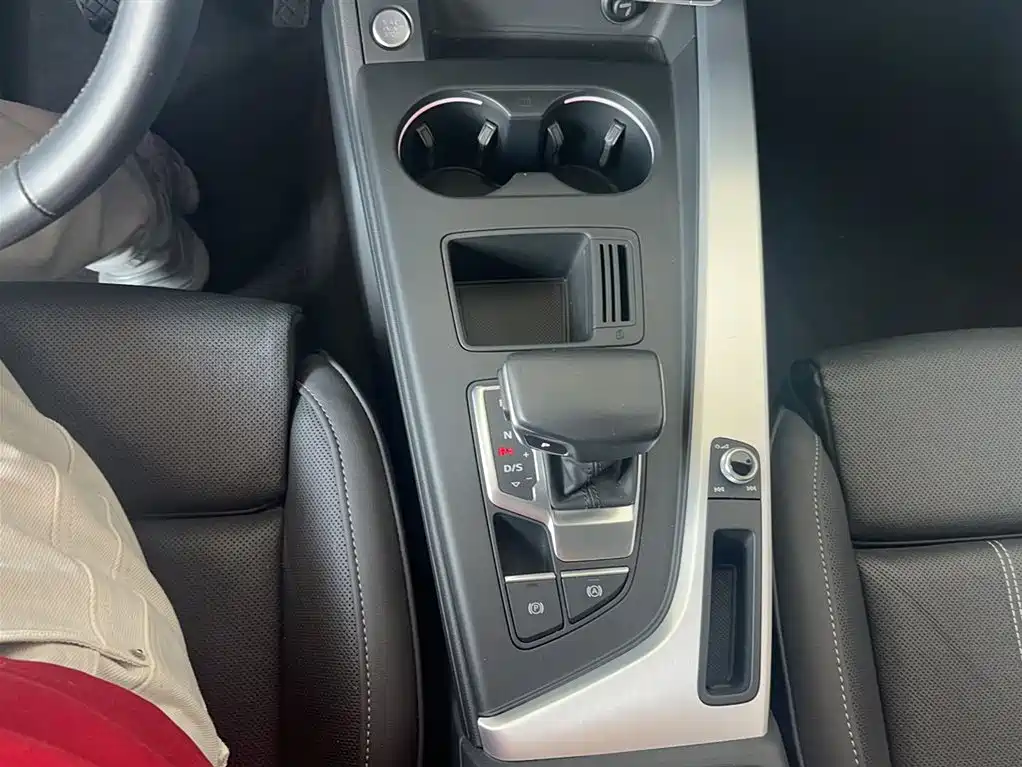 Audi A4L 2020 40 TFSI Luxury