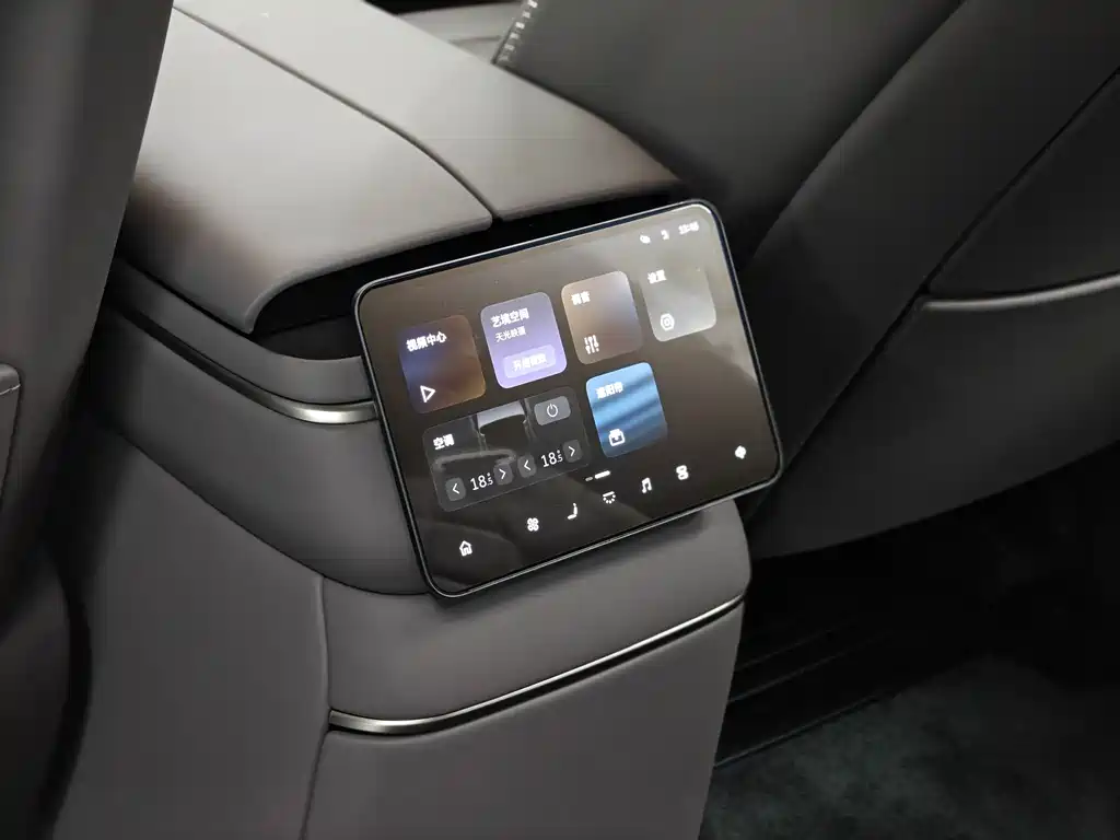 NIO ES8 — миниатюра 12