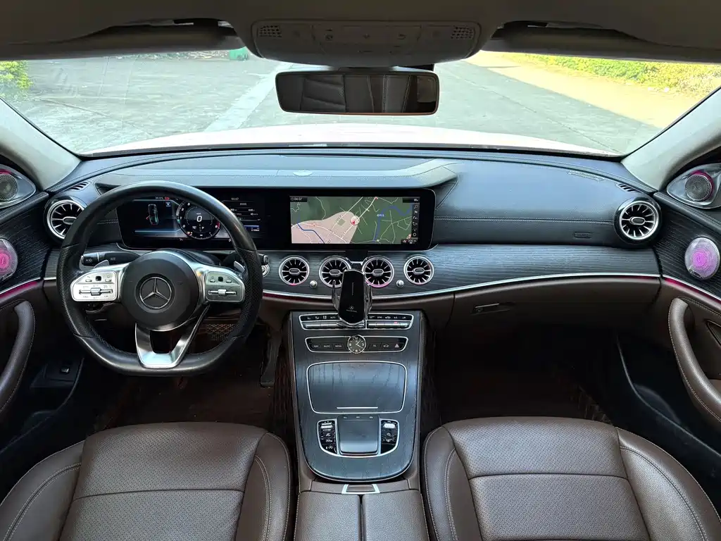Mercedes-Benz E-Class — миниатюра 7