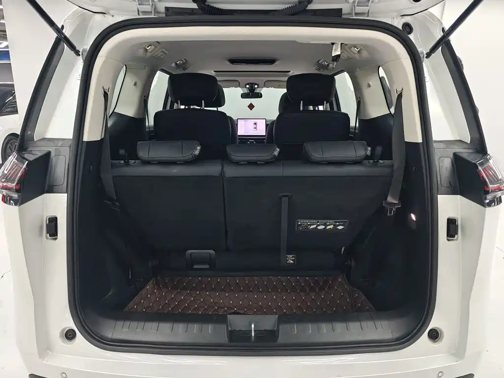 GAC Motor Trumpchi E8 PHEV — миниатюра 7