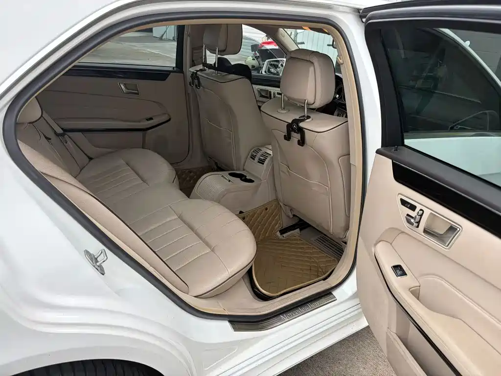 Mercedes-Benz E-Class — миниатюра 4