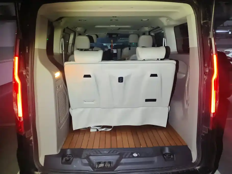 Ford Tourneo — миниатюра 4