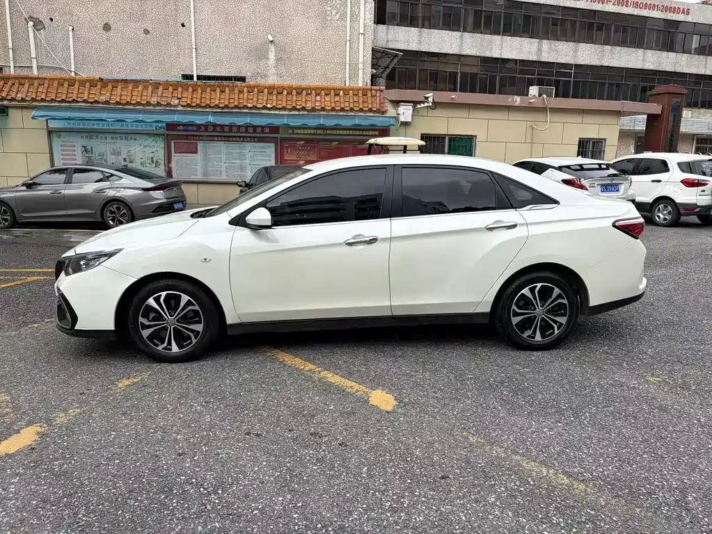 Venucia D60EV